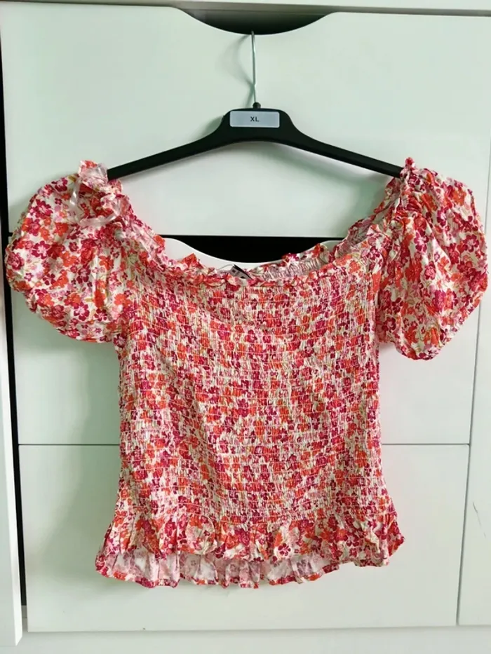 Haut court blanc et rose avec fleurs Taille M - photo numéro 4