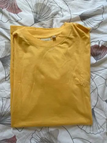 T-shirt jaune