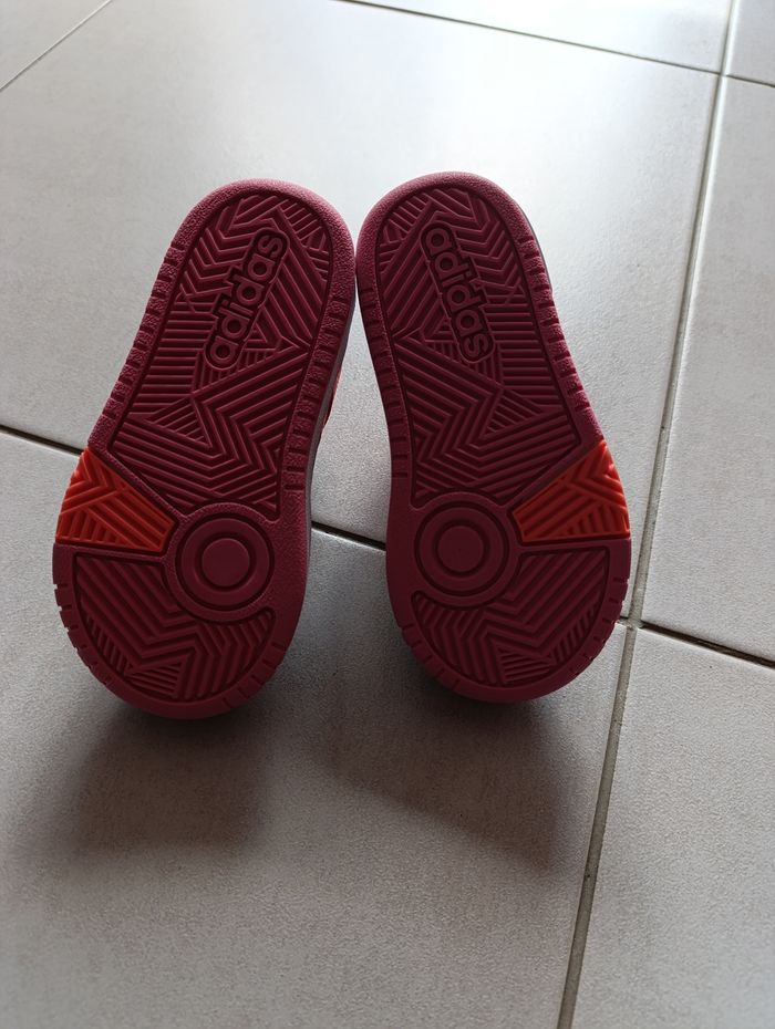 Basket Adidas pointure 26 - photo numéro 4