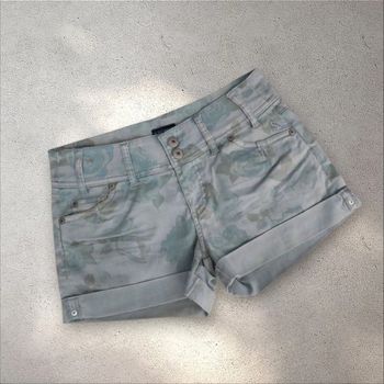 Short en jean imprimé fleurs taille 36