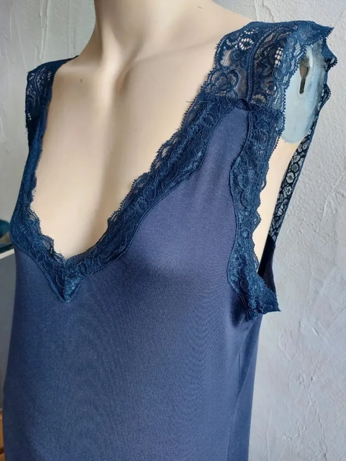 Charmante nuisette bleu marine avec dentelle Taille M - photo numéro 4