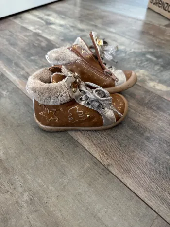 Bottines lulu castagnette taille 22
