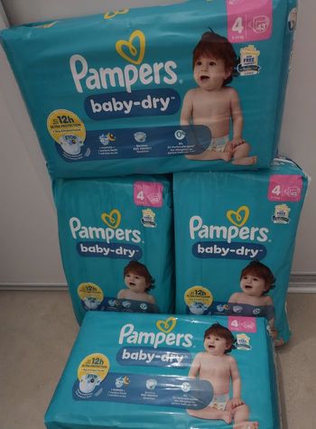 Couches Pampers taille 4