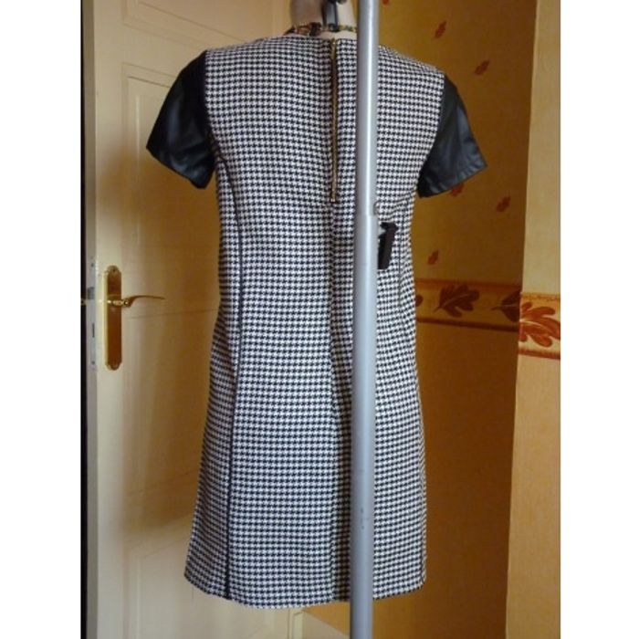 Robe Stradivarius T. M - photo numéro 3