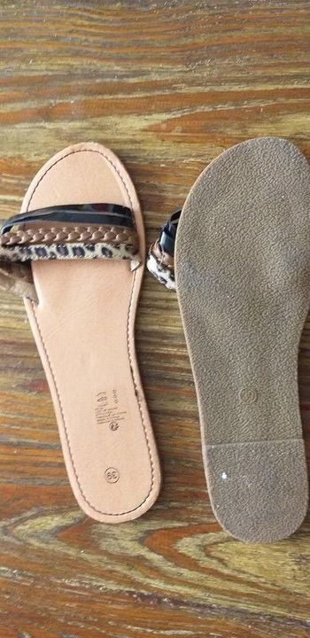 claquettes  / sandales taille 39 - NEUF