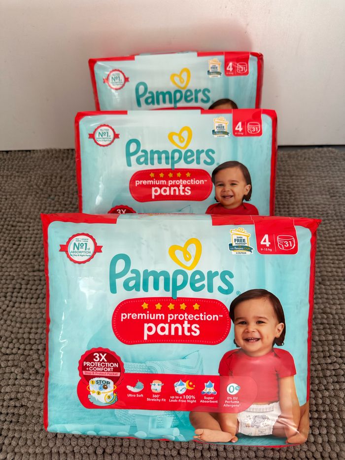 Lot de 93 couches culottes  Pampers premium T4