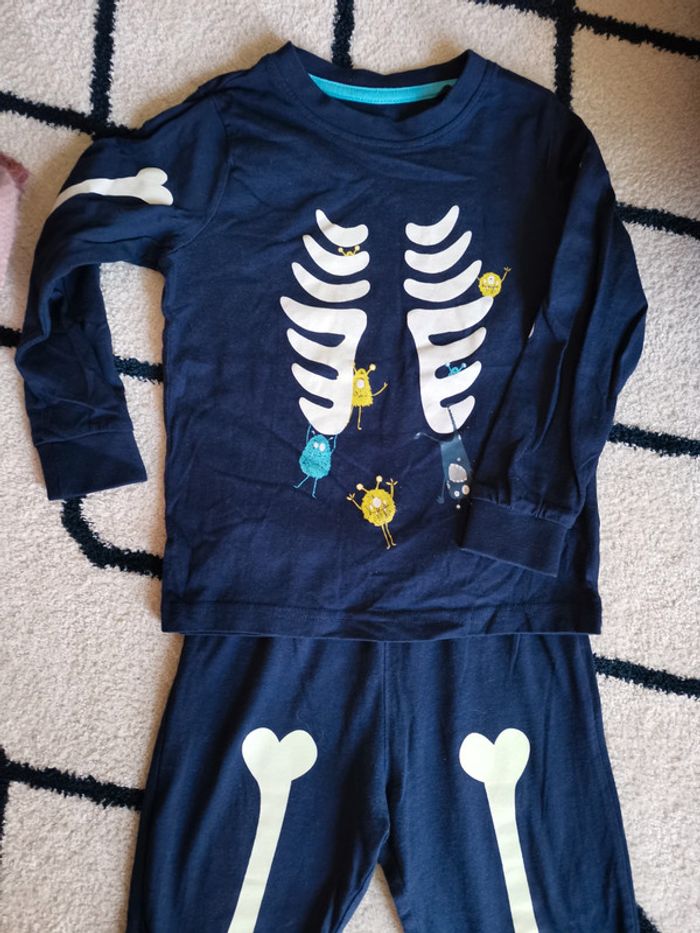 Ensemble Pyjama Enfant en taille 2/4ans - photo numéro 2