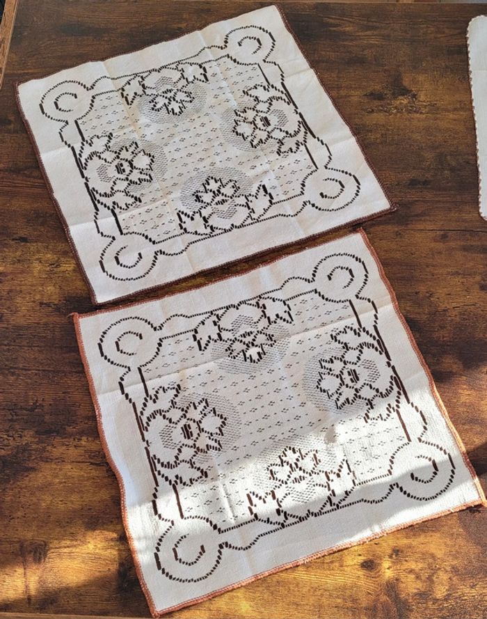 Ensemble de 7 napperons anciens Vintage dessous d'assiette fleuris - photo numéro 8
