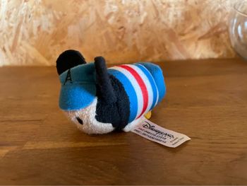 Tsum Tsum officiel Disneyland Paris Mickey Mouse Paris avec la tour effeil sur sa casquette