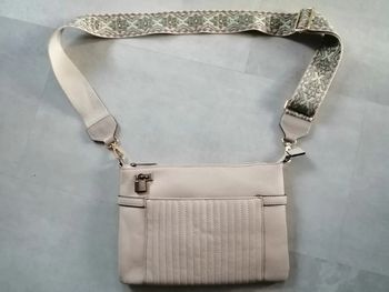sac à bandoulière beige neuf