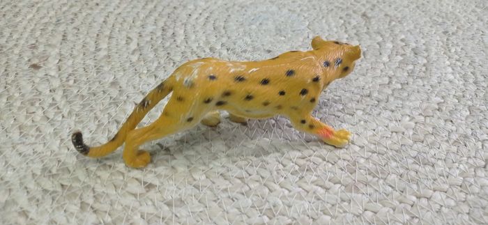 Jouet vintage, figurine guépard, cheetah, marque TM, satisfaisant - photo numéro 3