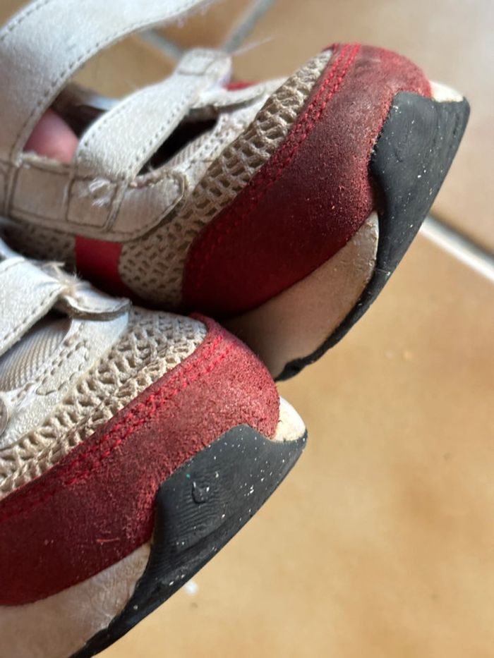 Belle paire de baskets Nike Air T. 25 garçon - photo numéro 5