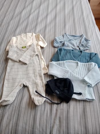 lot de vêtements taille naissance