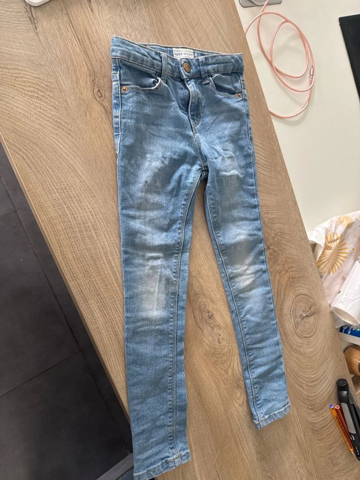 Jean skinny taille 6 ans mais taille petit