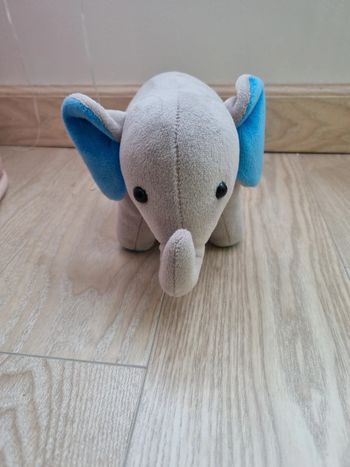 Éléphant en peluche