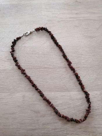 Collier petites pierres brunes