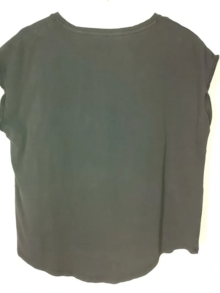 T.shirt noir etoiles - photo numéro 2