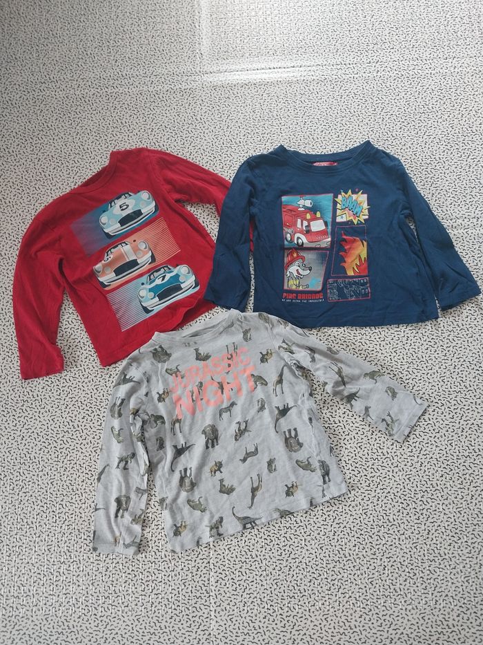 Lot 3 hauts pyjama garçon 5 ans – dinos, voitures & pompier