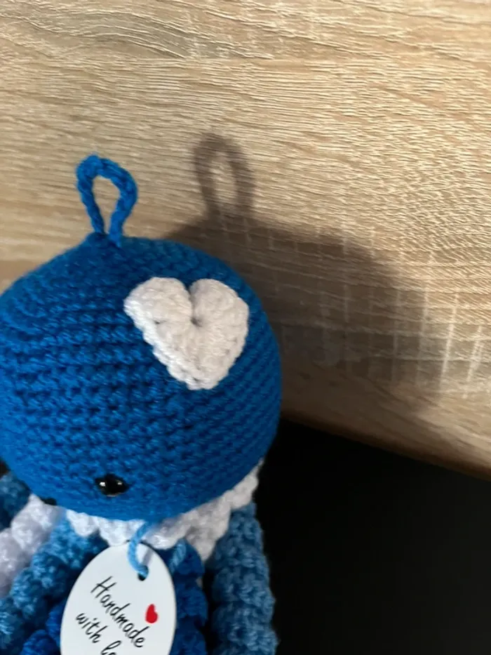 Pieuvre ,doudou bleu , avec cœur blanc Naissance / 44 cm Neuf avec étiquette - photo numéro 2