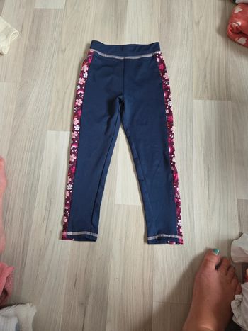 Leggings de sport fleurie taille 4 ans