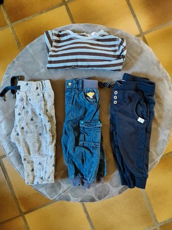 Lot pantalon taille 6 mois