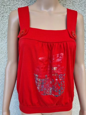 Top a bretelles rouge Paris