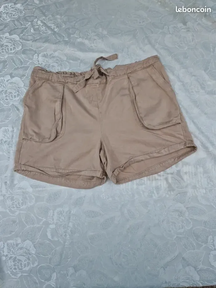 short beige de grossesse premaman