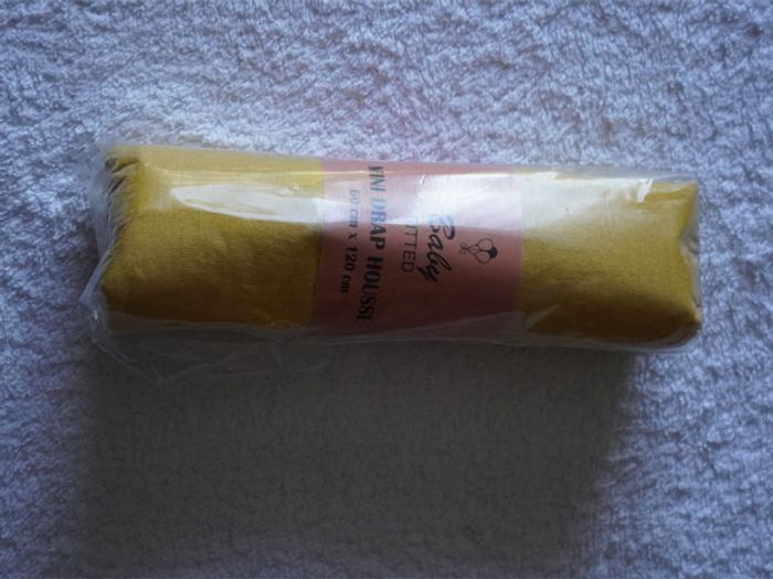 Drap housse jaune moutarde Baby Fitted neuf Dimension 60 x 120 cm