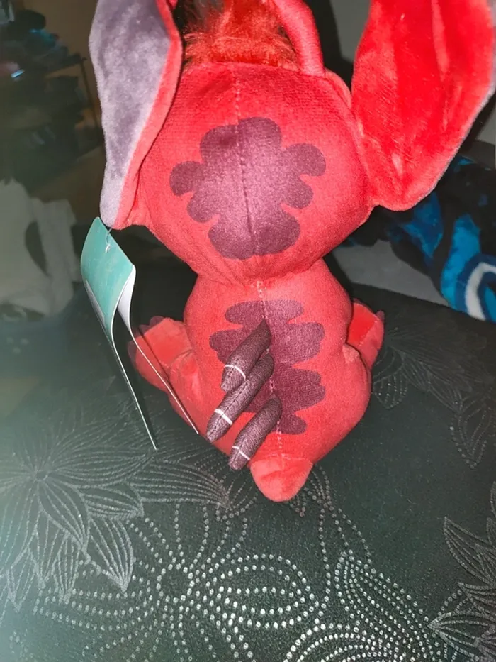 Très jolie Peluche sonore Disney Stitch rouge - photo numéro 4