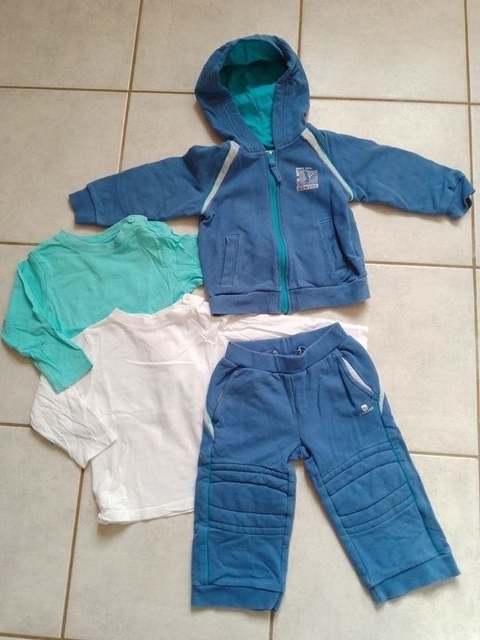 Ensemble survêtement et 2 tee-shirts Domyos 18 mois