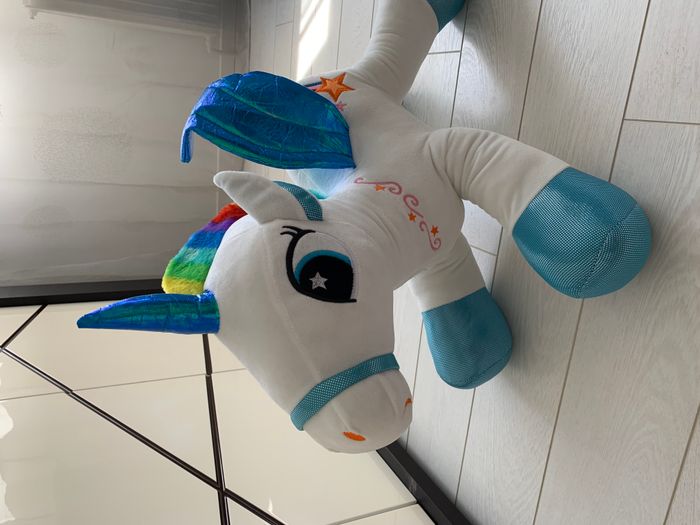 Licorne en peluche grand format multicolore avec étoiles filantes brodées - photo numéro 2