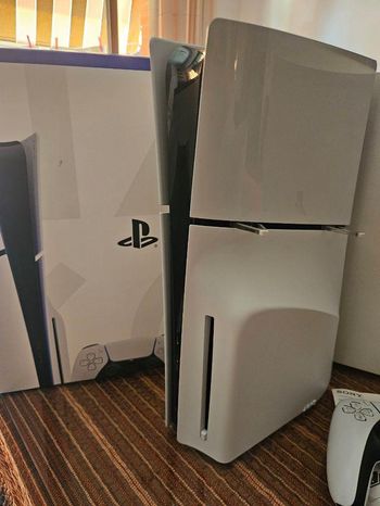 PlayStation 5 Slim 1 To en blanc.
