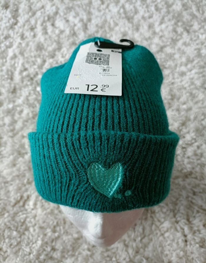 2 bonnets camaïeu en taille unique (1 vert et 1 rouge) - photo numéro 2