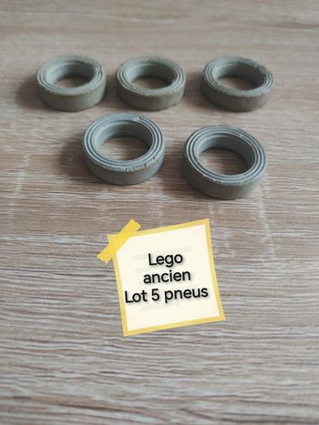 Lego ancien lot 5 pneus