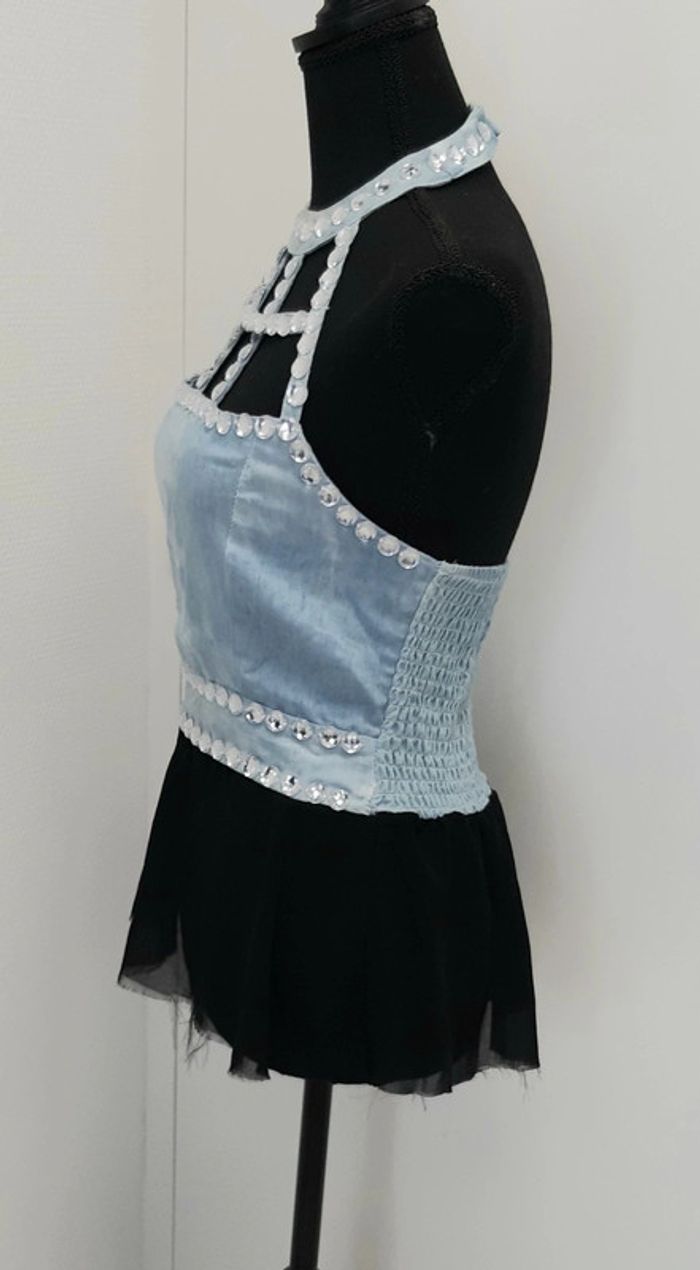 Très joli top dos et épaules dénudés couleur jean avec gros strass Shun bo - photo numéro 4