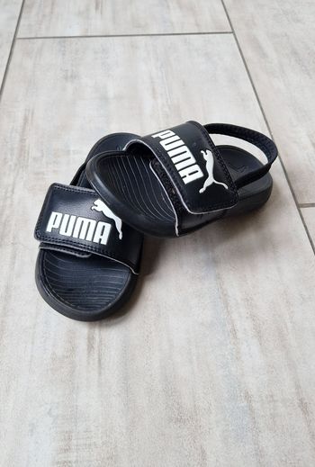 Claquettes PUMA pointure 27