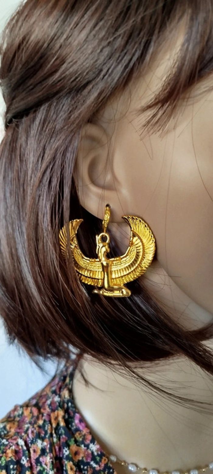 Boucles d'oreilles Isis, la déesse à vos oreilles : Élégance en plaqué Or - photo numéro 5