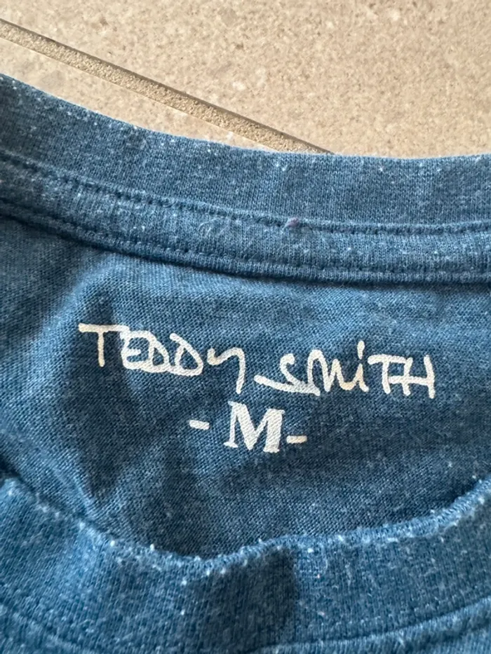 T-shirt à manches longues Teddy Smith taille M, bon état mais il y a quelques peluches - photo numéro 3