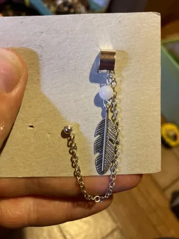 Boucle d’oreille unique @