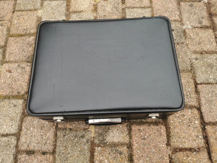 Valise ancienne des années 1960 pour le nécessaire de toilette - photo numéro 7