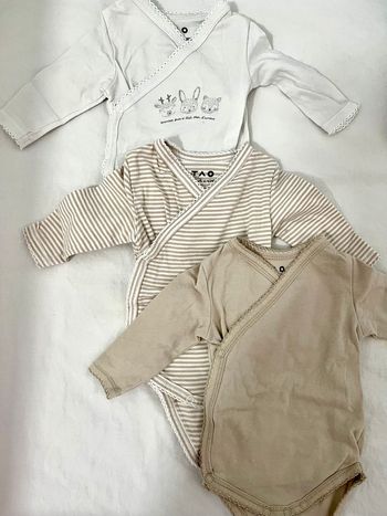Lot pyjamas et bodys taille naissance