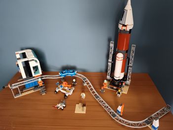 Lego 60228 l fusée spatiale et sa station de lancement