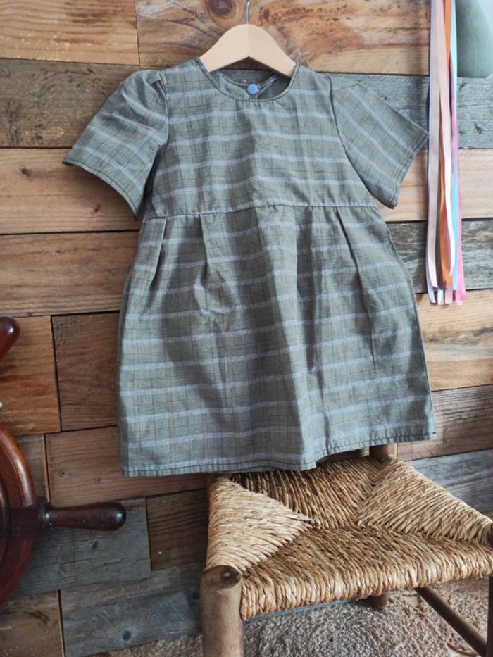Robe fait main 3 ans tbe - photo numéro 3