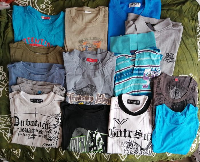 Lot 14 vêtements garçon taille 6 ans