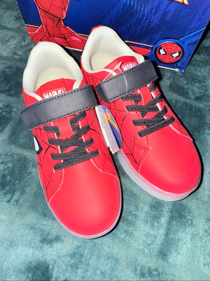 Basket Spiderman Marvel lumineux - photo numéro 9