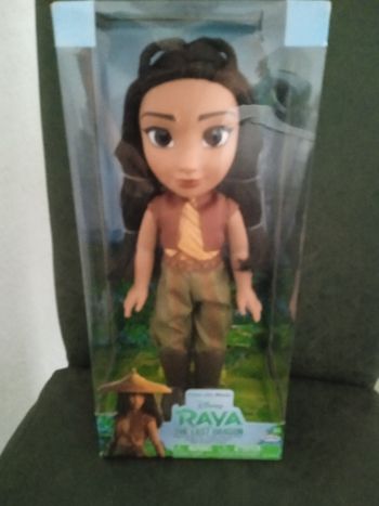 Poupée raya neuf environ 40 cm
