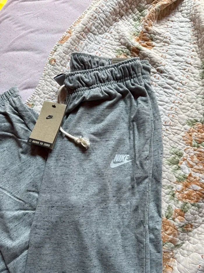 Jogging Nike femme neuf avec étiquette taille S/M/L - photo numéro 8