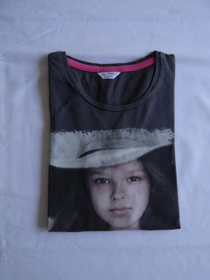 t-shirt gris 6-7 ans