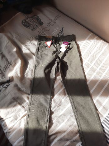 Jeans stretch taille 8 ans neuf