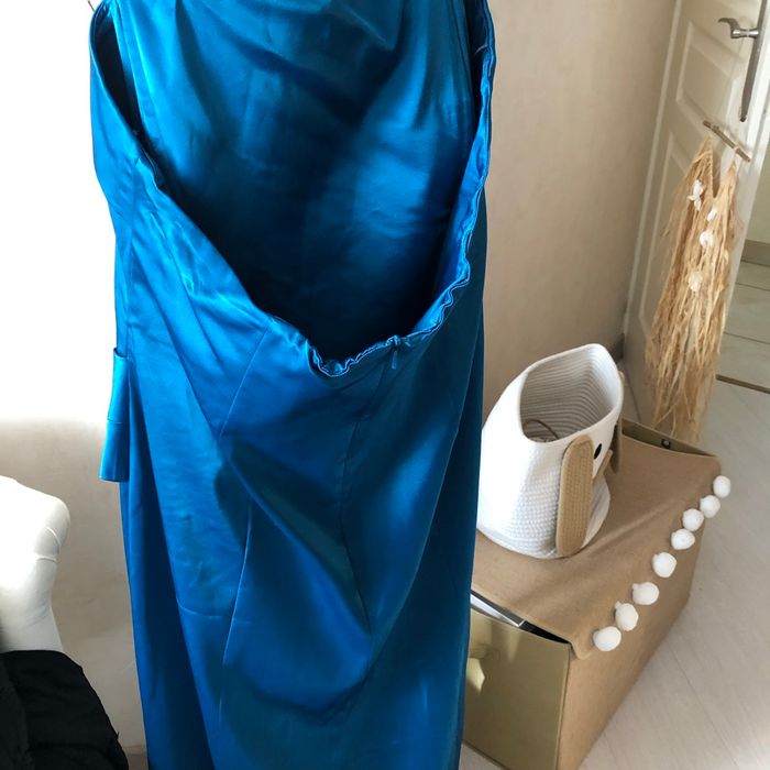 Jolie robe longue bleue pour mariage - photo numéro 3